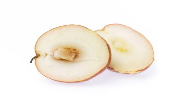 Beyaz arkaplanda yarım taze jujube izole.