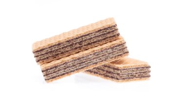 Beyaz arka planda izole çikolatalı waffle