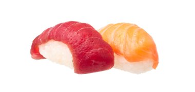 izole üzerinde beyaz arka plan geleneksel taze Japon suşi rulo