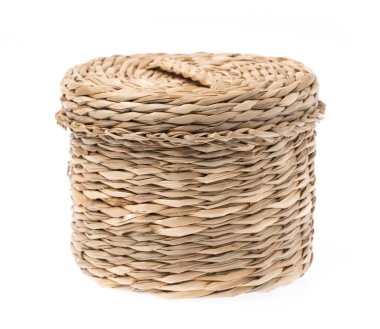 Boş hasır sepet beyaz arkaplanda izole edildi