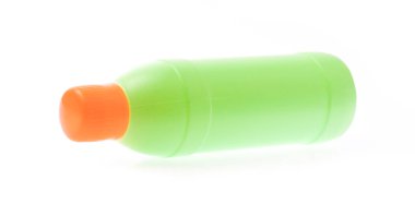 Beyaz arkaplanda izole edilmiş plastik şişe
