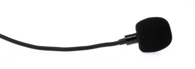 Mikrofon yaka veya yaka üzerinde izole beyaz arka plan