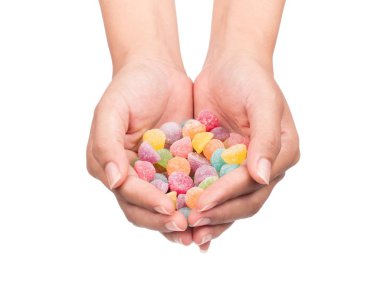 El ele tutuşan jöleler beyaz arka planda izole edilmiş.