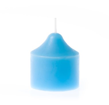 Beyaz arka plan üzerinde izole mavi mum