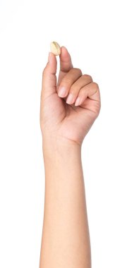 Beyaz arka planda el ele tutuşan fıstıklı fıstık.