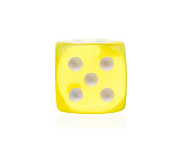 白い背景に隔離された黄色のプラスチックダイス — ストック写真