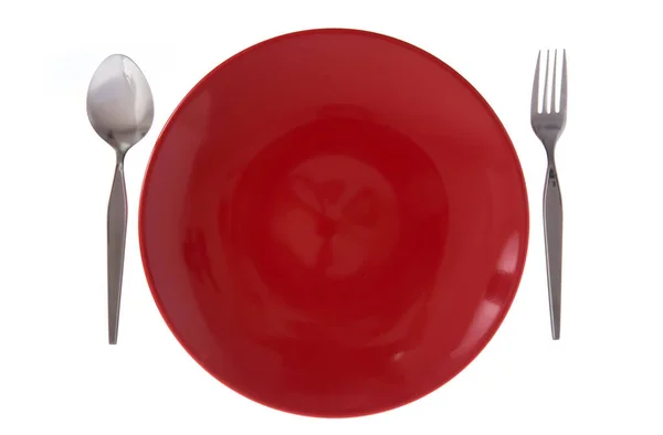 Κόκκινο Κεραμικό Πιάτο Πιρούνι Αλουμινίου Και Κουτάλι Απομονώνονται Λευκό Φόντο — Φωτογραφία Αρχείου