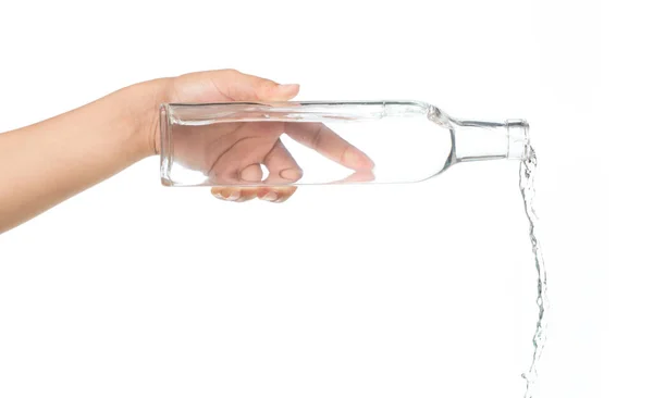 Hand Hält Flasche Gießen Wasserspritzer Isoliert Auf Weißem Hintergrund — Stockfoto