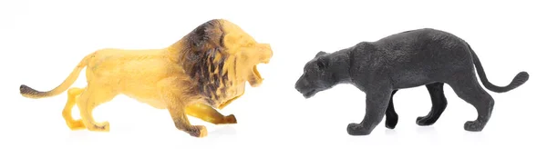 白い背景に孤立したおもちゃのプラスチック製のライオンとトラ — ストック写真