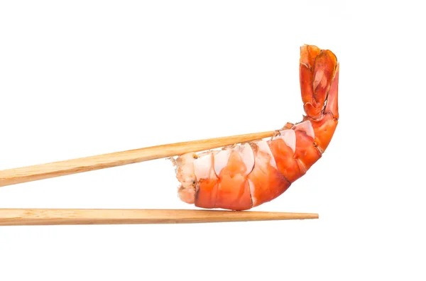 Hůlky Drží Krevety Izolované Bílém Pozadí — Stock fotografie