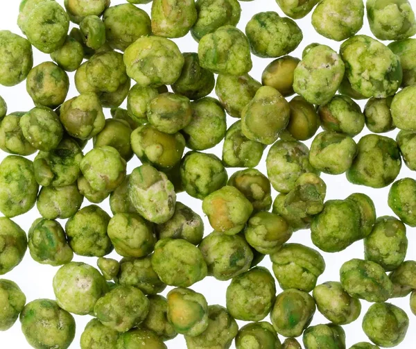 白い背景に隔離された緑豆の軽食のヒープ — ストック写真