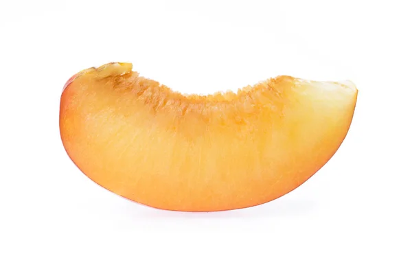 Scheibe Reife Rubinrote Pflaumenfrüchte Isoliert Auf Weißem Hintergrund — Stockfoto