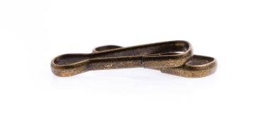 Metal karabina beyaz arkaplanda izole edildi