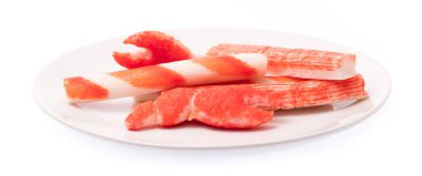 Yengeç çubuğu ve pençe yengecini beyaz arkaplanda izole edilmiş şekilde karıştır