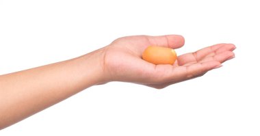 El ele tutuşmalar, sosis, peynir, kahvaltı beyaz arka planda izole edilmiş.