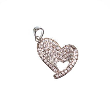 Beyaz arkaplanda izole edilmiş değerli taşlara sahip kolye