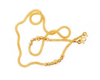 Beyaz arka plan üzerinde izole altın kolye