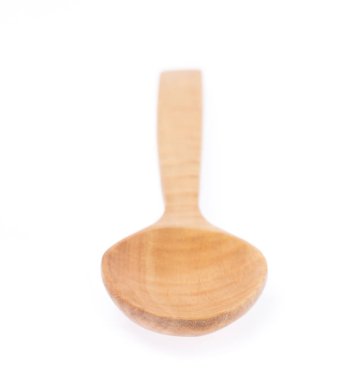 tahta kaşık beyaz zemin üzerine izole.