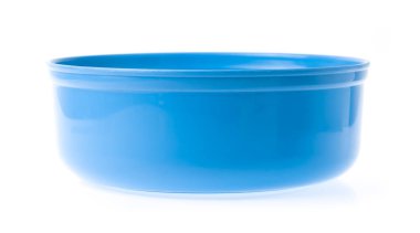 Mavi su kabı beyaz arka planda izole edilmiş.