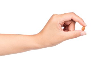 soya fasulyesi ezmesi başparmak ve işaret parmağı arasında sıkışır..