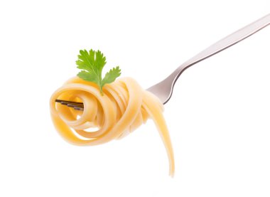 Beyaz arkaplanda izole edilmiş spagetti çatalı.