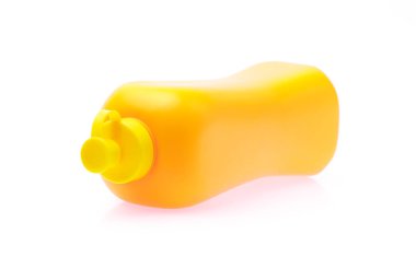 Beyaz arkaplanda izole edilmiş sarı plastik şişe