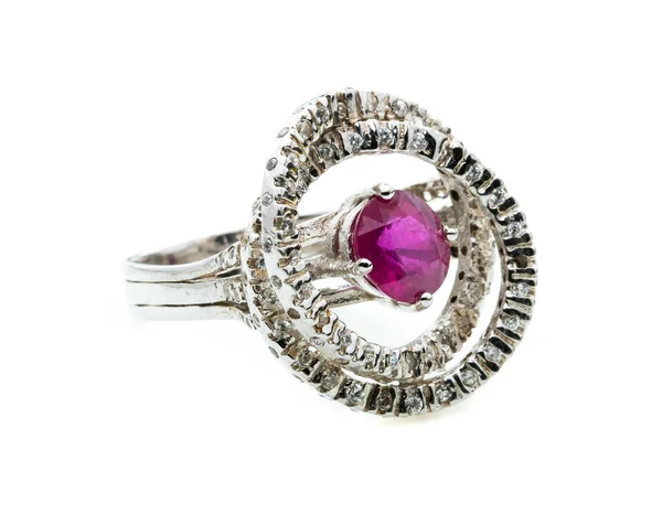 Anillo Rubí Rosa Sobre Fondo Blanco — Foto de Stock