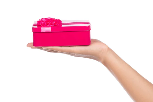 Hand Hält Rosa Geschenkbox Isoliert Auf Weißem Hintergrund — Stockfoto