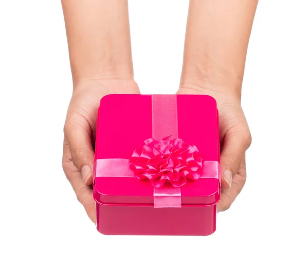 Hand Hält Rosa Geschenkbox Isoliert Auf Weißem Hintergrund — Stockfoto