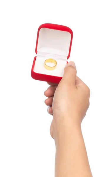 Рука Держа Красную Коробку Золотым Кольцом Изолированы Белом Фоне — стоковое фото