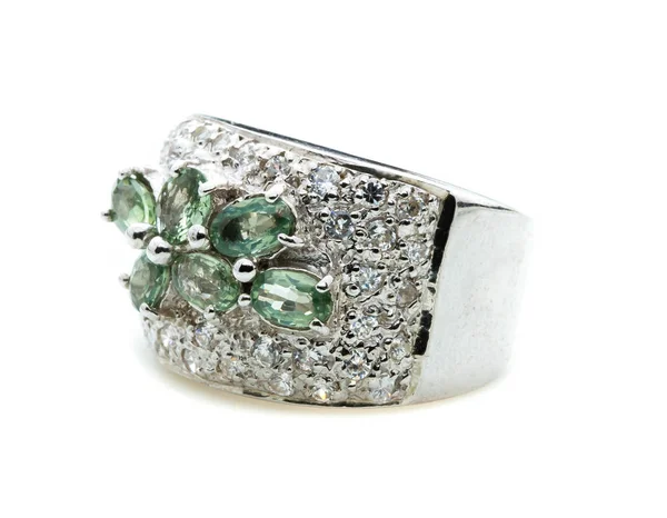 Anillo Banda Verde Esmeralda Sobre Fondo Blanco —  Fotos de Stock