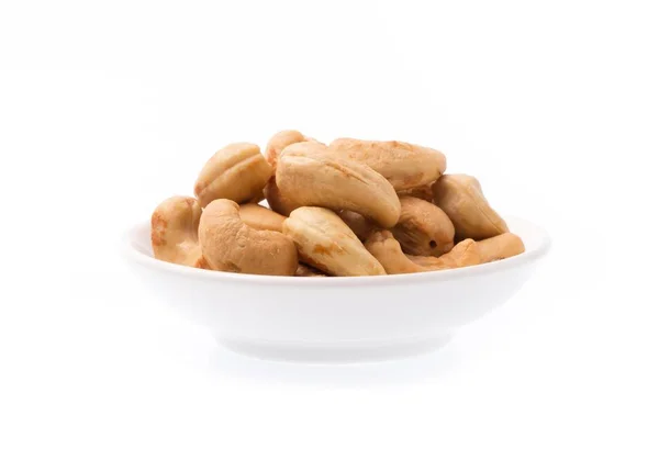 Kacang Mete Makanan Panggang Asin Pada Mangkuk Terisolasi Pada Latar — Stok Foto