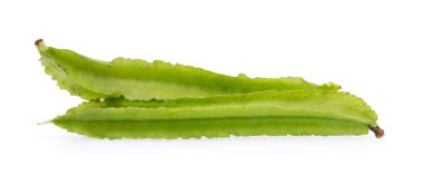 Kanatlı fasulye beyaz arkaplanda izole edildi