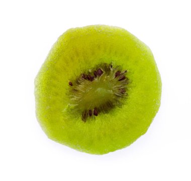 Kurutulmuş kivi beyaz arkaplanda izole edildi