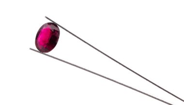 Garnet, Gemstone, Jewel beyaz arka planda izole edilmiş.