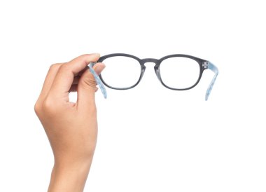 Beyaz arkaplanda el ele tutuşan gözlük