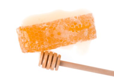 Beyaz arka planda izole edilmiş bal için ahşap kaplamalı bal petekleri