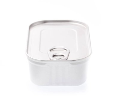 Alüminyum, beyaz arka planda izole edilmiş konserve yiyecekler