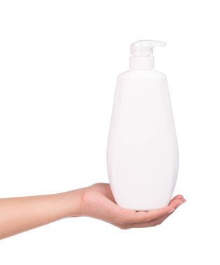 Elle sunulan sıvı sabun, şampuan, losyon, beyaz arka planda izole edilmiş dezenfektan.