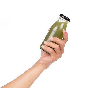 Beyaz arka planda izole edilmiş bir şişe guava suyu..