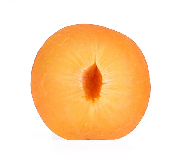 Skiva Mogen Rubin Plommon Frukt Isolerad Vit Bakgrund — Stockfoto