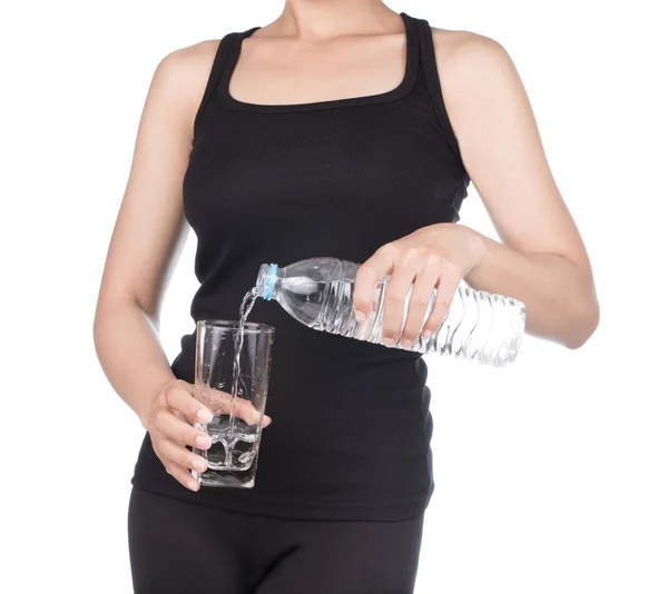 Здоровая Женщина Держащая Бутылку Воды Наливает Воду Стакан Изолированный Белом — стоковое фото