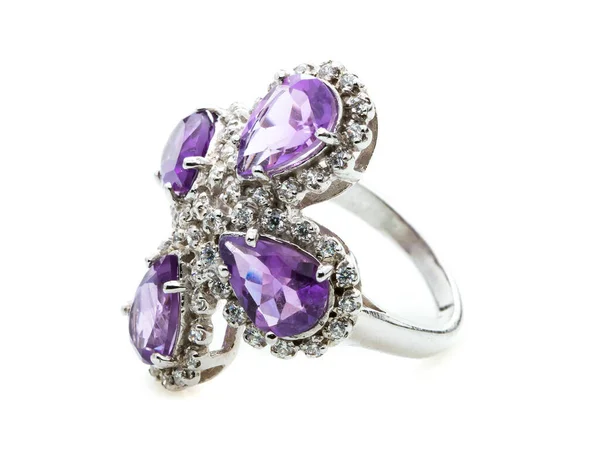 白色背景紫水晶环的美丽 — 图库照片