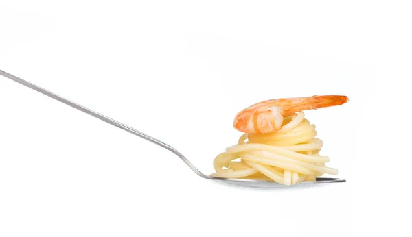 Креветки Макарони Спагетті Ложці Ізольовані Білому Тлі — стокове фото