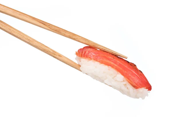 Atún Sushi Nigiri Palillos Aislados Sobre Fondo Blanco —  Fotos de Stock