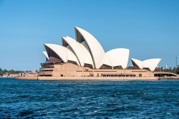 Sydney, Australia - 22 10 2018: Opera w słoneczny dzień — Zdjęcie stockowe