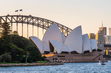 Sydney, Avustralya, 22 10 2018: Liman köprüsü ve Opera Binası