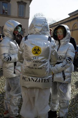 Şubat 2020 'de Moda Haftası boyunca Milano' nun sokakları ve yerleri