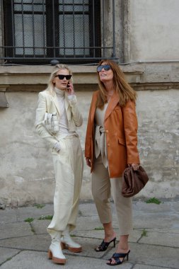 Milano Moda Haftası boyunca şehrin sokakları Şubat 2020