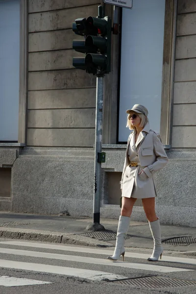 公众人物Xenia Adonts在米兰时装周2020年2月 — 图库照片